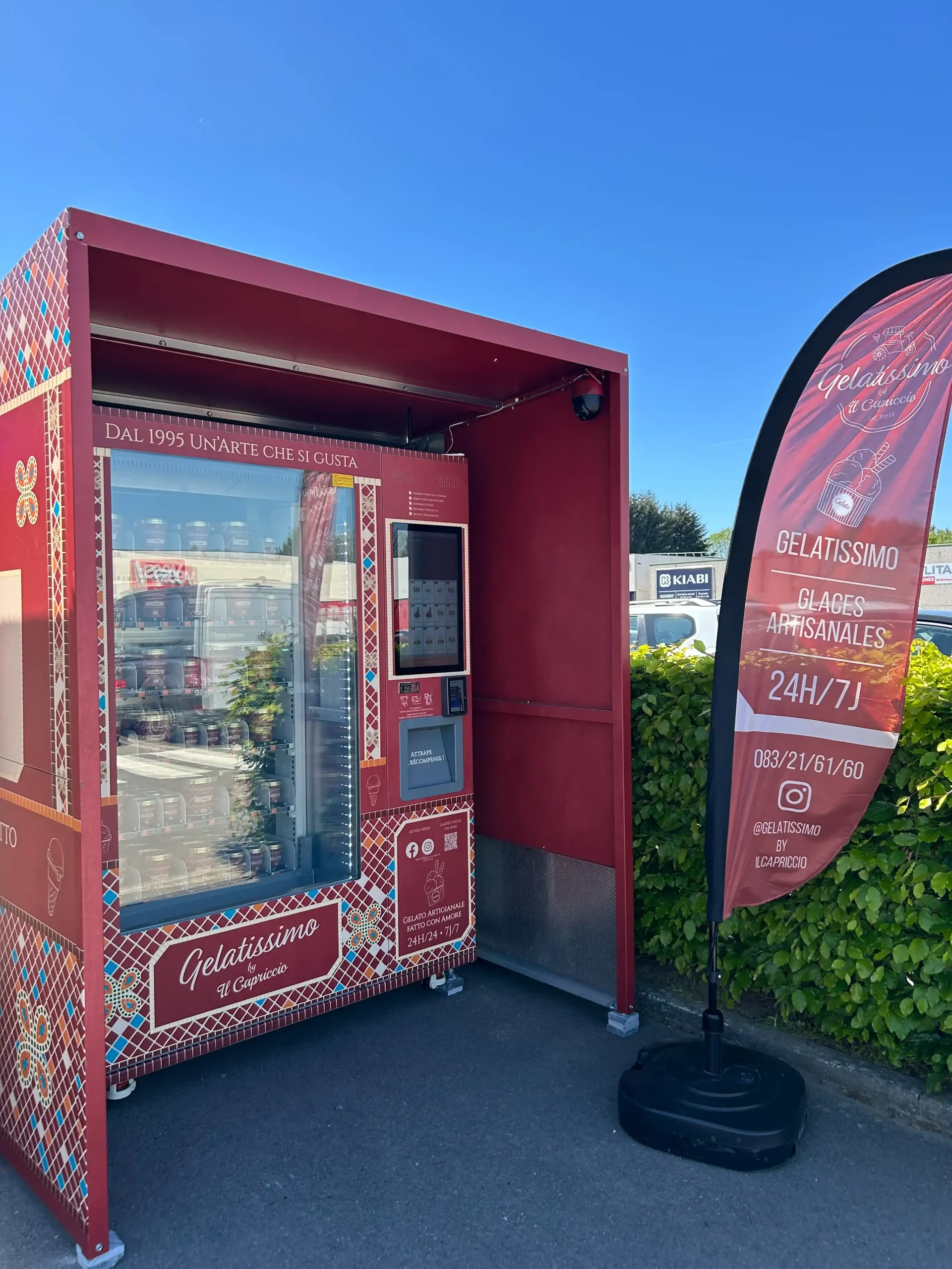 Distributeur de glaces sur le parking de Monsieur Bricolage